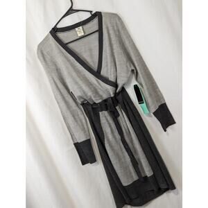 NWT! WRAPPER! SHADES OF GRAY GEOMETRIC TIE WAIST SWEATER DRESS! SZ PL